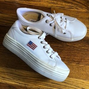 Steve Madden • American Flag Platform Sneakers